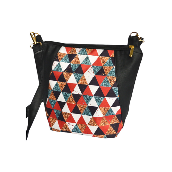 Un sac bandoulière MEDIO P noir & triangles roux